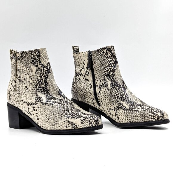 Blondo Women Gray Snake Print Western Chelsea Boots size 8.5 - Picture 1 of 11
